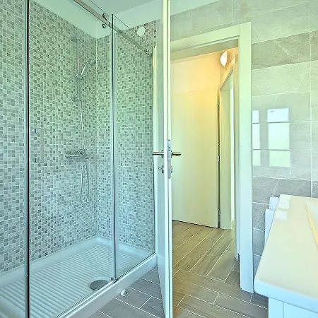 Vila Splendid In With Swimming Pool