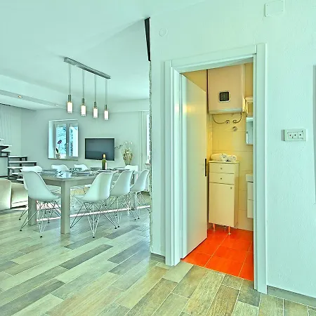 Villa Splendid In With Swimming Pool