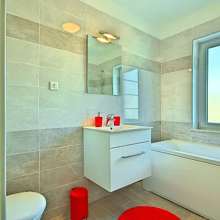 Splendid In With Swimming Pool