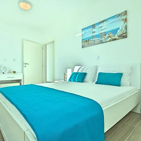 Splendid In With Swimming Pool Vila *
