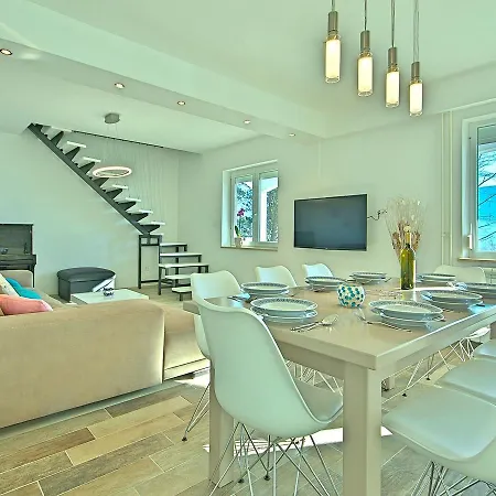 Splendid In With Swimming Pool Villa Kršan