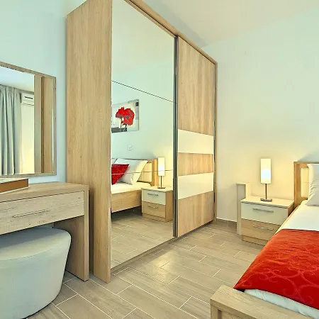Splendid In With Swimming Pool Vila