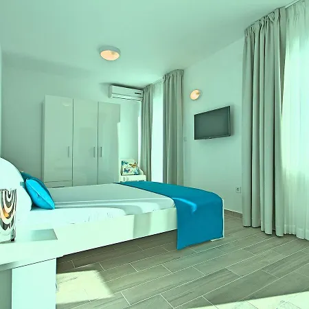 Splendid In With Swimming Pool Villa