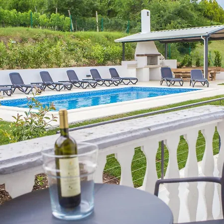 Splendid In With Swimming Pool Vila *