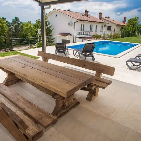 Splendid In With Swimming Pool Krsan