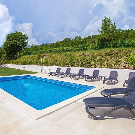 Splendid In With Swimming Pool Vila