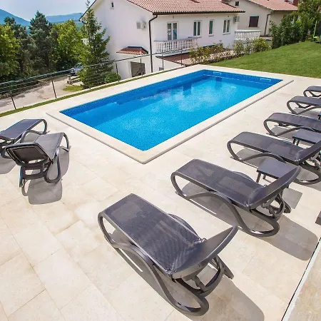 Splendid In With Swimming Pool Krsan