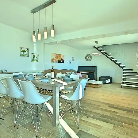 Splendid In With Swimming Pool Villa
